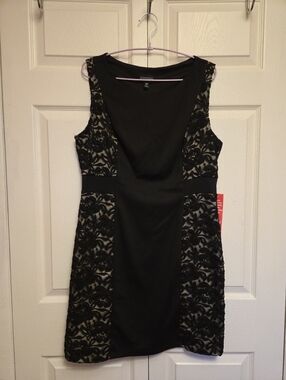 Enfocus Studio - Black and Lace Sleeveless Dress